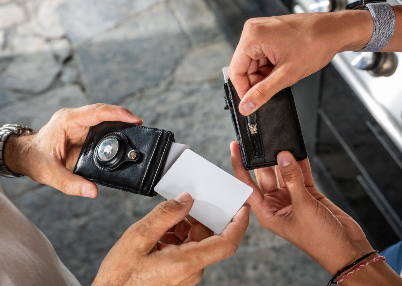 Cómo organizar tu día con estilo: carteras minimalistas para todo el mes